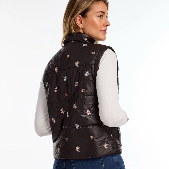 NWOT FDJ flower embroidered puffer vest. Size large - Picture 2 of 8